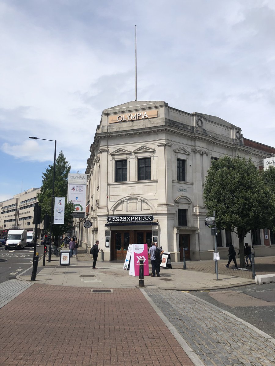 rltimeknowledge's tweet image. Glorious day in London for British Irish Airports Expo today!