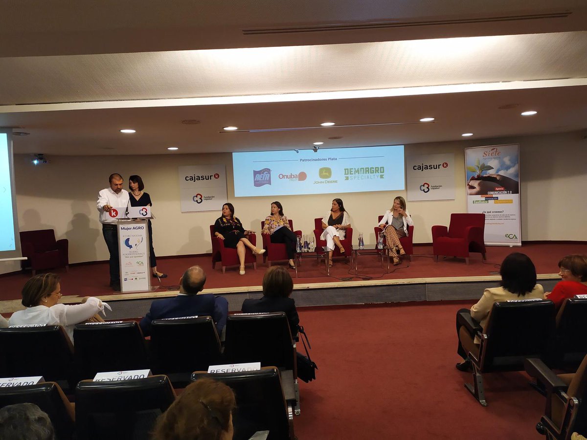 HispAnalytics's tweet photo. 📢 Si sólo el 27% de las mujeres tienen formación #teki y #agrónoma, ¿Cómo vamos a tener mujeres con altos cargos en las empresas tecnológicas?

@AnaMaldonadoG desde #MujerAgro habla junto a @RosaGallardo15 #CarmenQuintero #GemaJiménez sobre la mujer #agrodigital
#MasQueIgualdad https://t.co/bLa9Qc5lIK