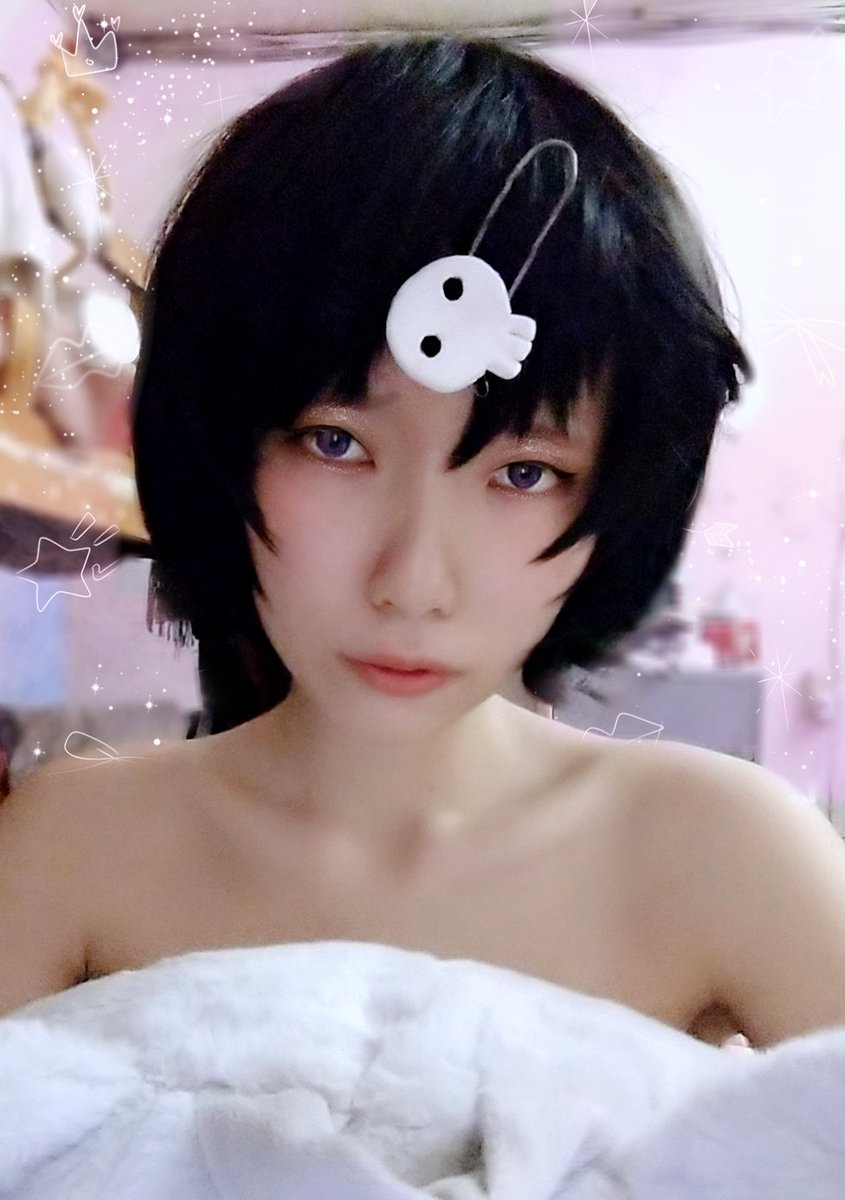 みふ 台湾コスプレイヤー 漆原るか 声も仕草も女にしか見えない いや 女より女らしい美少女 だが男だ まゆりより背は高いが 身体付きはとても細い だが男だ 巫女服が似合っている だが男だ もう夕暮れだというのに 暑いな セミが鳴い
