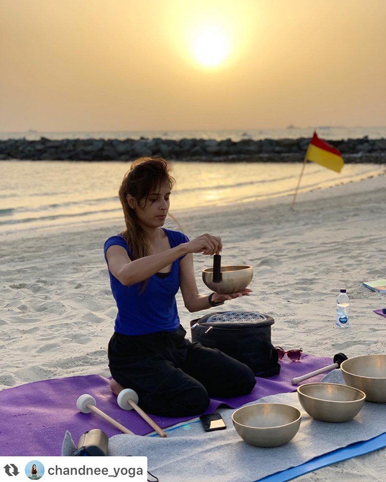 MonvisoWater's tweet photo. Yoga, the sound of the sea, the feel of the sun and the breath of the fresh salty air. Nice shot @Chandnee_yoga and the perfect way to #WakeUpToMonViso https://t.co/CaAH6az4dg