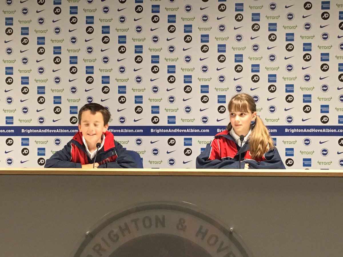 HawthornsHist's tweet photo. Year 5 become honorary Seagulls! @OfficialBHAFC https://t.co/jbU4c1fcge