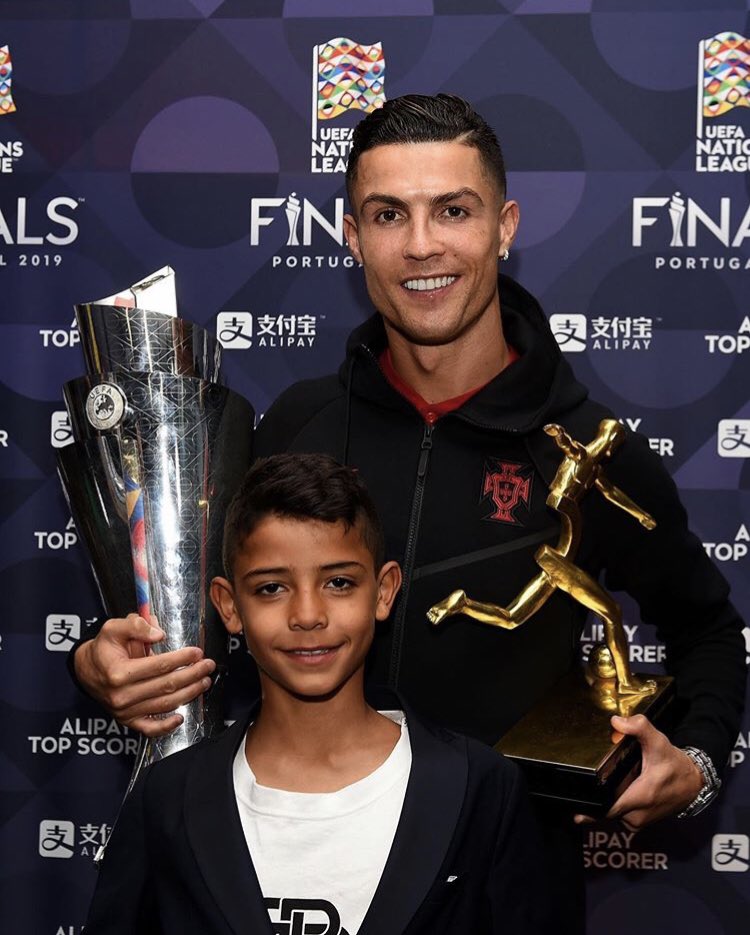 UEFA Champions League on X: Cristiano Ronaldo has been named Portugal's  player of the year. Congratulations! 💪 #QuinasDeOuro #UCL   / X