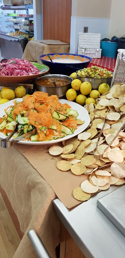 2Eat Caterham tweet media