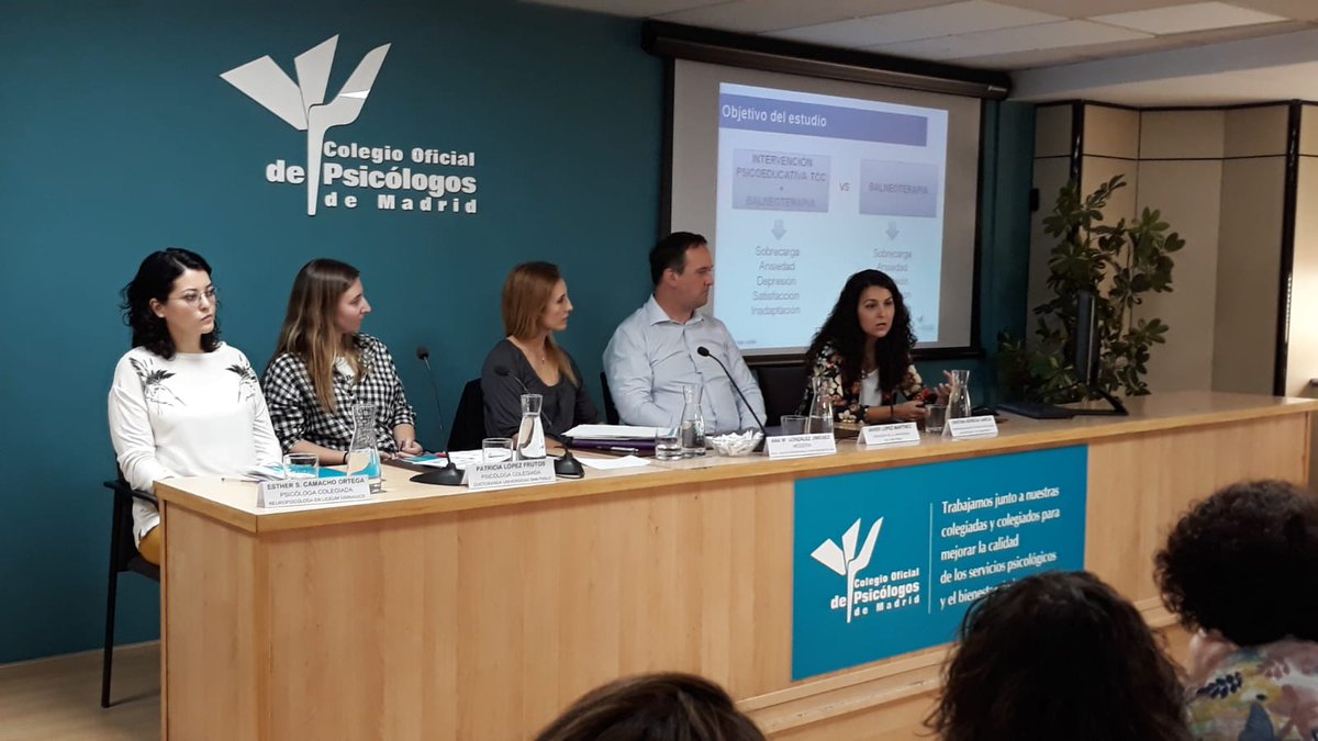 CopMadrid's tweet photo. Mesa redonda.
La familia y la persona mayor con demencia. intervienen.
- Ana María González, presidenta de la Asociación Española de Psicogerontología. - Cristina Noriega y Javier López, psicólogos profesores universidad CEU San Pablo, que  abordan el tema "Cuidar a quien cuida" https://t.co/1Rqnnu4xQZ