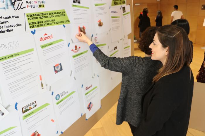 InterregPOCTEFA's tweet photo. ¿Sabías que el proyecto #POCTEFA Connect Innovation Bai! trabaja para crear #empleo y fomentar la economía digital? Si cees que es un buen ejemplo de  promoción de la transformación digital: ¡Vótalo 👍 para los #RegioStars 2019! https://t.co/KlalxHfXxQ @Bidasoaactiva https://t.co/P3uoNohekh