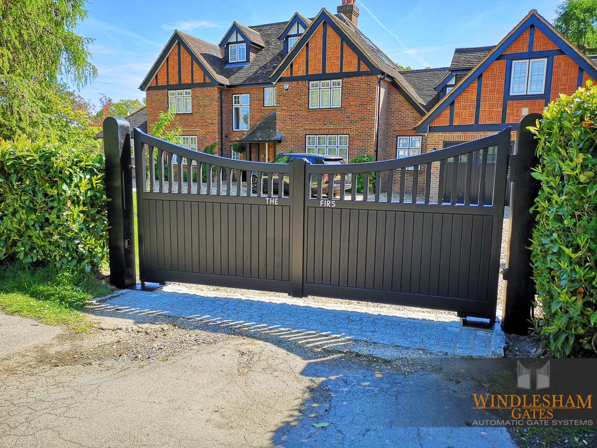 GatesWindlesham's tweet photo. The weather may be putting a dampener on things but your Accoya gates remain protected with their 50 year rot free guarantee, offering outstanding durability! #accoyawood #electricgates #windleshamgates #windleshamelectricgates #lowmaintenance #durability #rotfree #accoyagates https://t.co/jiQQOiOcQC