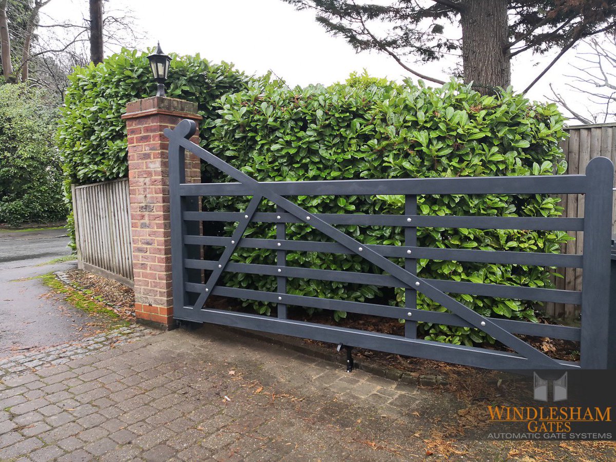 GatesWindlesham's tweet photo. The weather may be putting a dampener on things but your Accoya gates remain protected with their 50 year rot free guarantee, offering outstanding durability! #accoyawood #electricgates #windleshamgates #windleshamelectricgates #lowmaintenance #durability #rotfree #accoyagates https://t.co/jiQQOiOcQC
