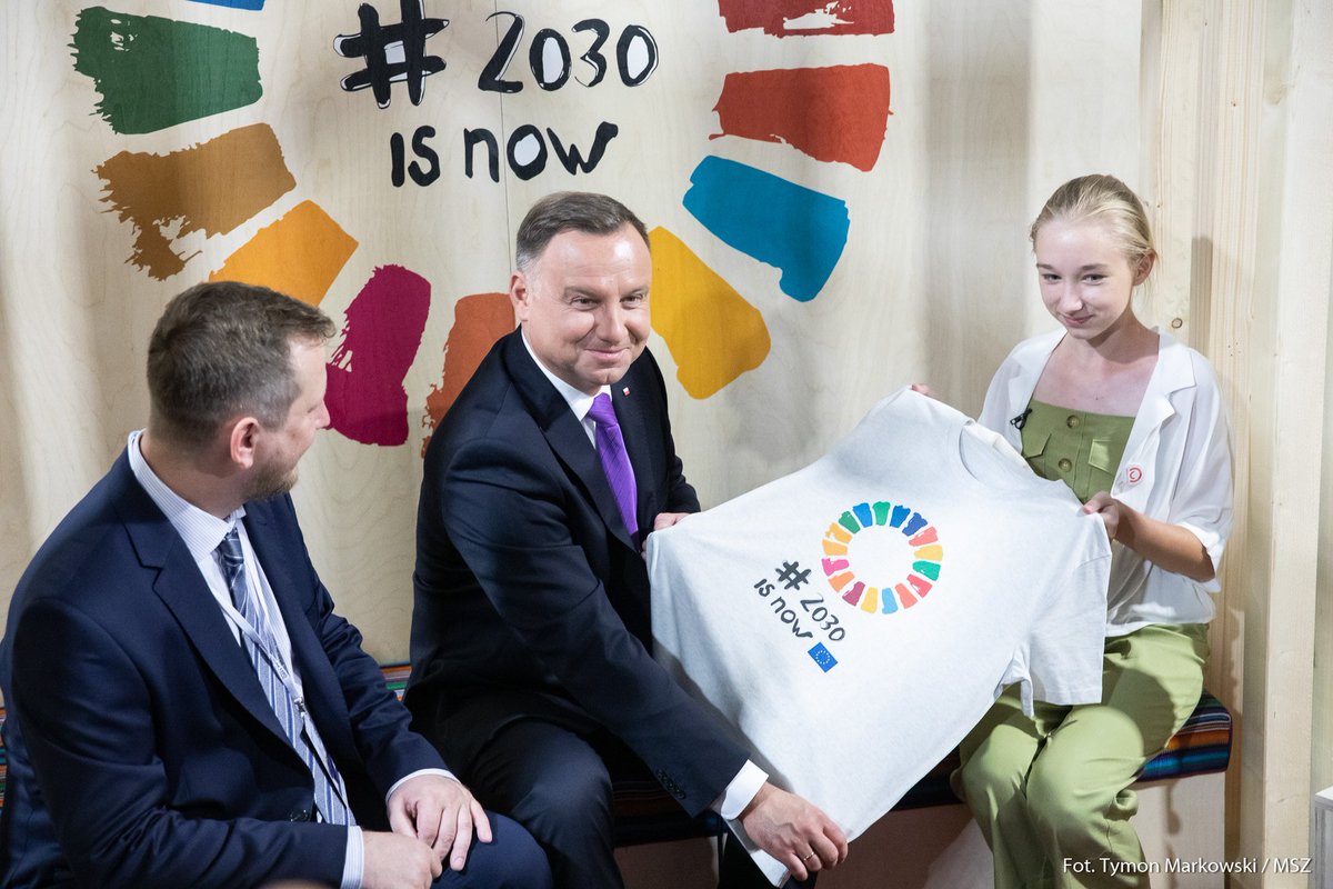 PolandMFA's tweet photo. President @AndrzejDuda, FM #Czaputowicz and deputy FM @marcinprzydacz visited the Humanitarian City at #WHE2019.
The Humanitarian City is a venue for debate and exchange of experiences to facilitate cooperation between public institutions, NGOs and business in providing aid. https://t.co/pZJMmjmmNd
