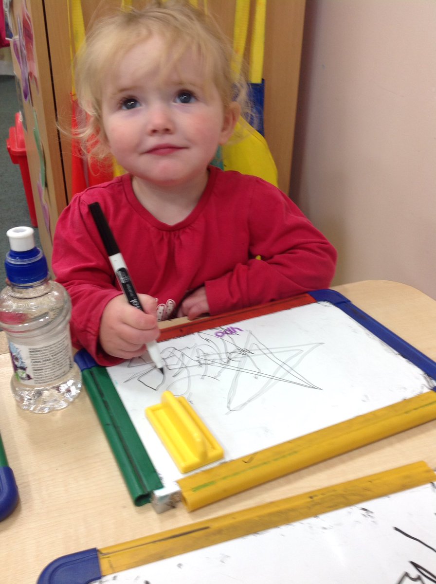 TH_Nursery1's tweet photo. Mark making, developing our fine motor skills. βοΈβοΈ #THLearnN https://t.co/ZQWoRWdUCd