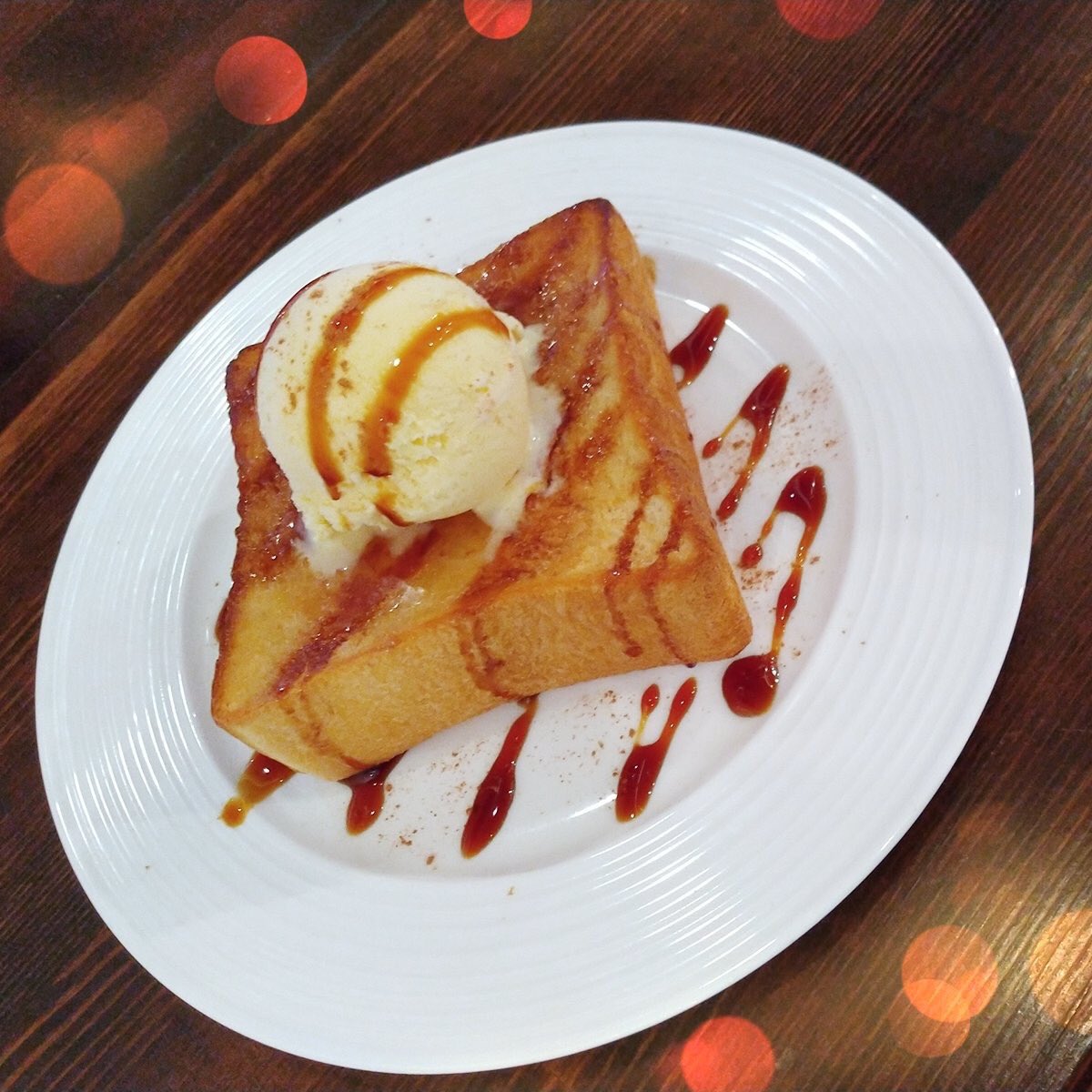 Ice Cream Cafe 羅針盤 浪岡 ハニートースト 外はサクッ 中はもっちりフワフワなパンに タップリのはちみつと キャラメルソースをかけました バニラアイスが溶けると パンに染みて ジュワッとした食感をお楽しみ頂けます 甘く