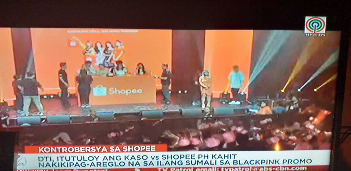 blueskiesjen's tweet photo. A win for those BLINKS who got scammed by @ShopeePH 
[Ps. The Photo quality is not that good sorry 😅]
#SHOPEESCAMDAY3 
#ShopeeBlackpinkinMNL 
#SHOPEESCAM https://t.co/v5xEfk7wtu