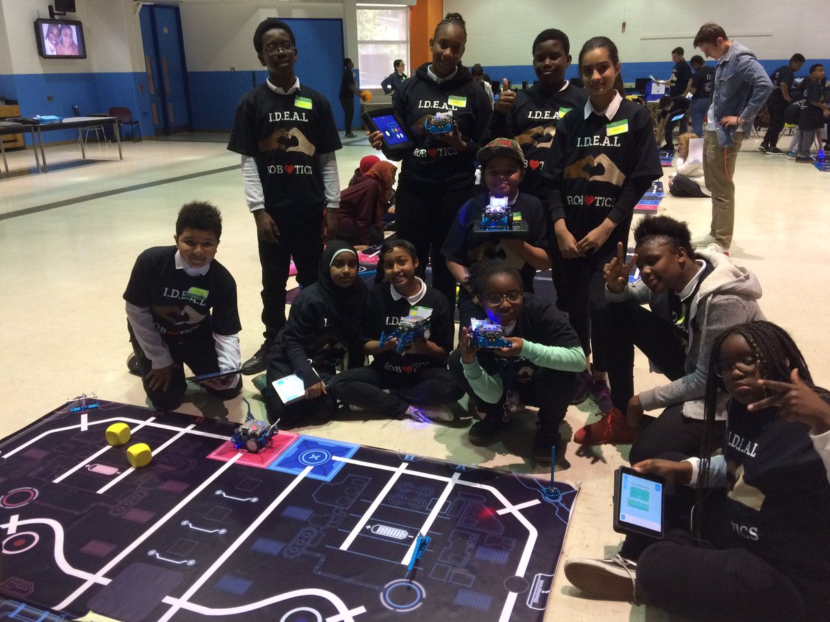 AmesburyLibrary's tweet photo. @TDSB_Amesbury designing, coding mBots @TDSB_Robotics RoboFest 2019 #IDEALROBOTICS https://t.co/gxdUpcjbj5