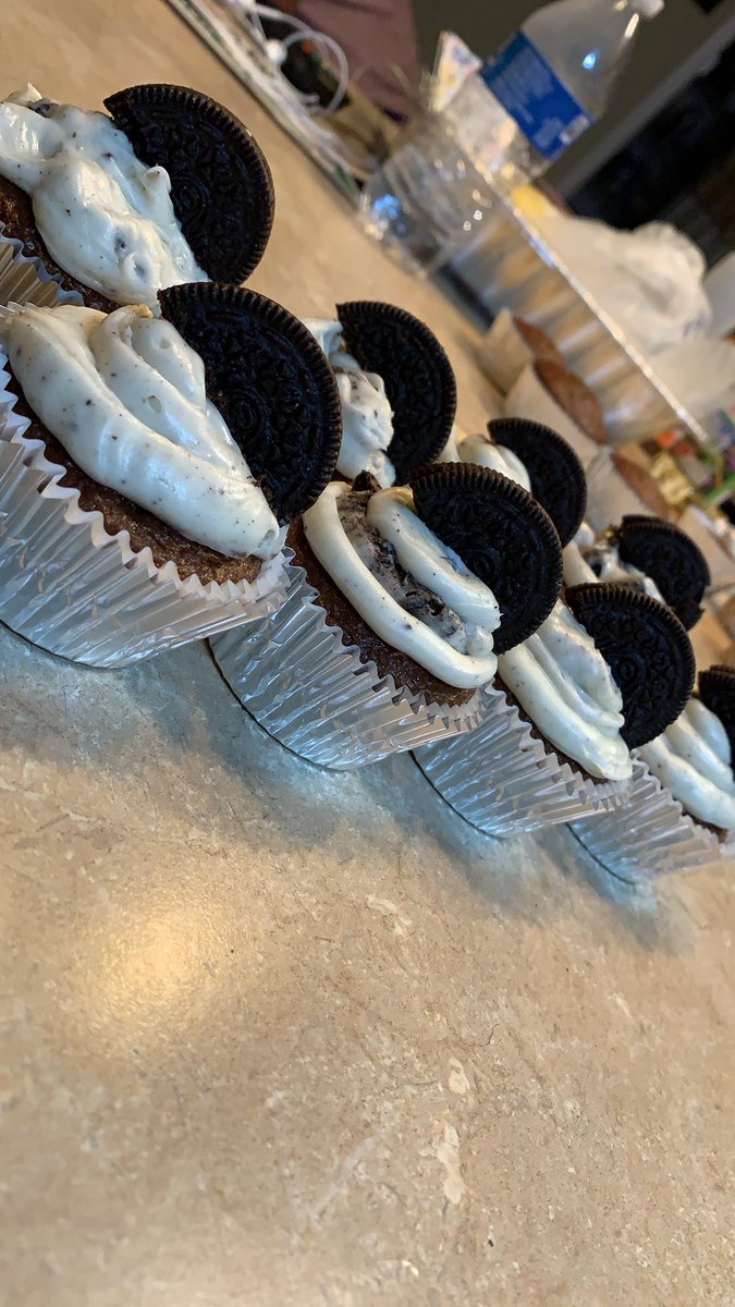 _macceee's tweet image. My name is Maci Bell .
Located in Indianapolis, Indiana 📍
MiraclesbyMacce is my business and I make infused alcoholic treats . (Cupcakes , cakes , etc ) 
non-alcohol treats are available as well ! A simple retweet could help me go a long way . ❤️ place your orders😘