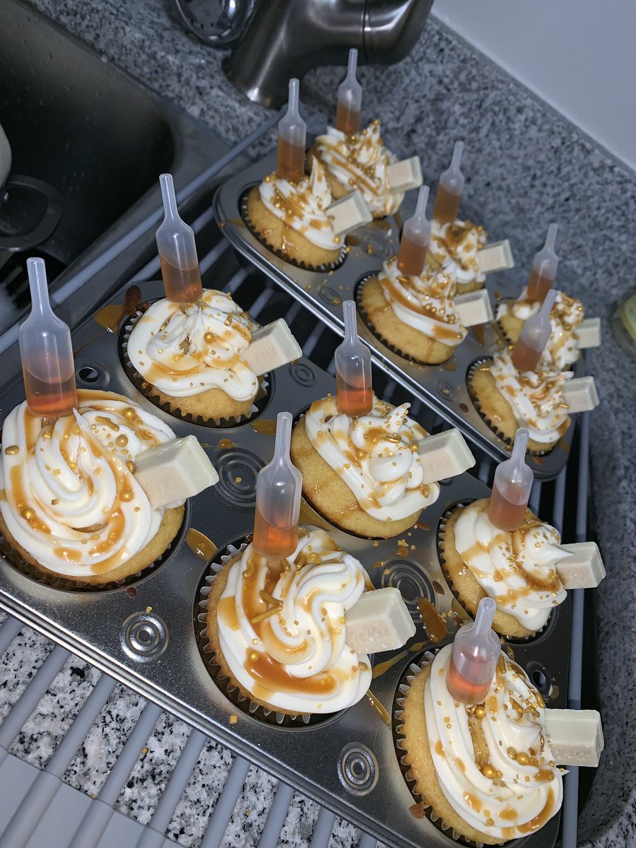 _macceee's tweet image. My name is Maci Bell .
Located in Indianapolis, Indiana 📍
MiraclesbyMacce is my business and I make infused alcoholic treats . (Cupcakes , cakes , etc ) 
non-alcohol treats are available as well ! A simple retweet could help me go a long way . ❤️ place your orders😘