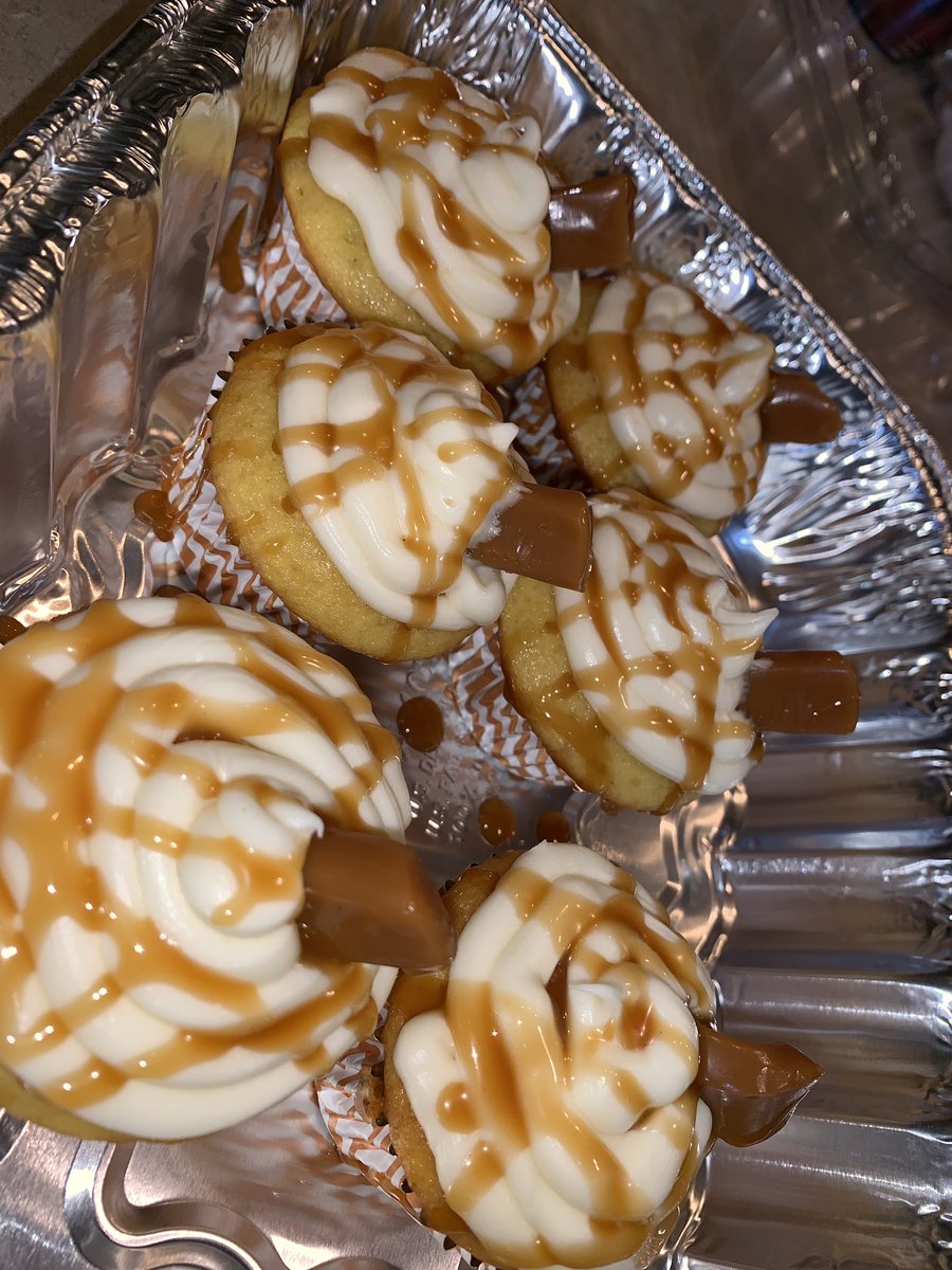 _macceee's tweet image. My name is Maci Bell .
Located in Indianapolis, Indiana 📍
MiraclesbyMacce is my business and I make infused alcoholic treats . (Cupcakes , cakes , etc ) 
non-alcohol treats are available as well ! A simple retweet could help me go a long way . ❤️ place your orders😘