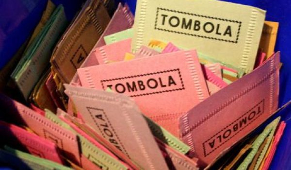#Luttelgeest #Dorpsfeest #Braderie Tombola bij de kraam van de Ontmoeting. Altijd prijs. 1 lot € 1,50 en 4 loten € 5,00. Opbrengst is voor keukengerei voor de nieuwe keuken #deBosfluiter voor de kookgroep van de Ontmoeting!