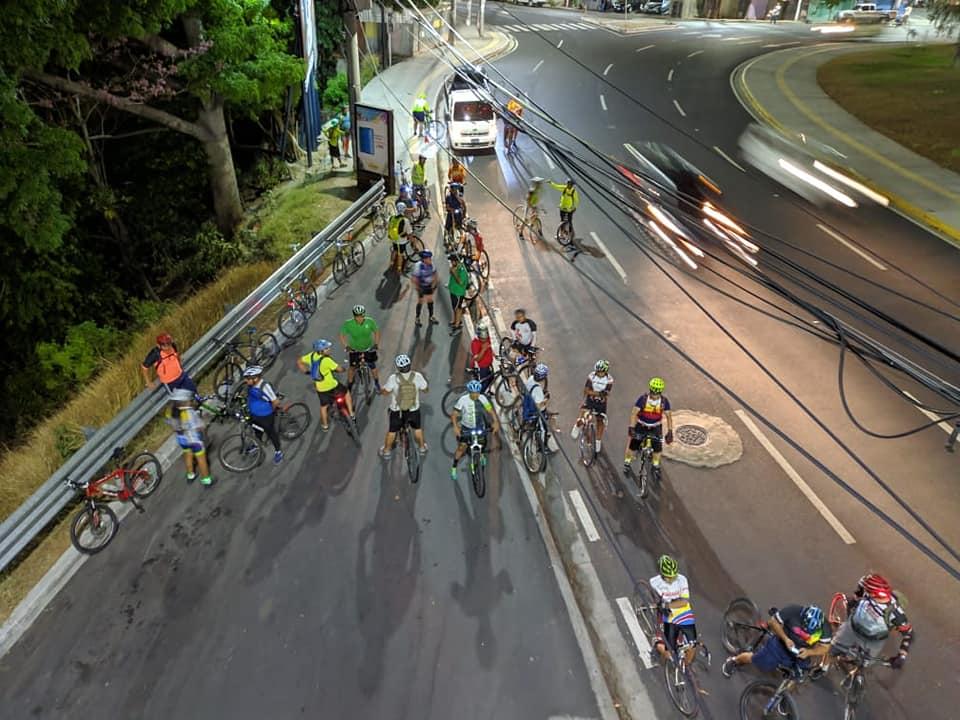 Te invitamos a las cicleadas urbanas nocturnas, todos los jueves a las 8:00 PM #respetoalciclista #CiclistasSV #CarrilDerechoCompartido #MiFamiliaMeEspera