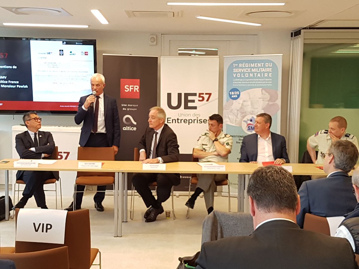 Sclaudel57's tweet image. En @regiongrandest : @AlticeFrance officialise un partenariat avec le 1RSMV @Defense_gouv de @MontignylesMetz et #UE57e afin de former des jeunes au métier de #câbleur-fibreur. + d'infos : alticefrance.com/sites/default/…
