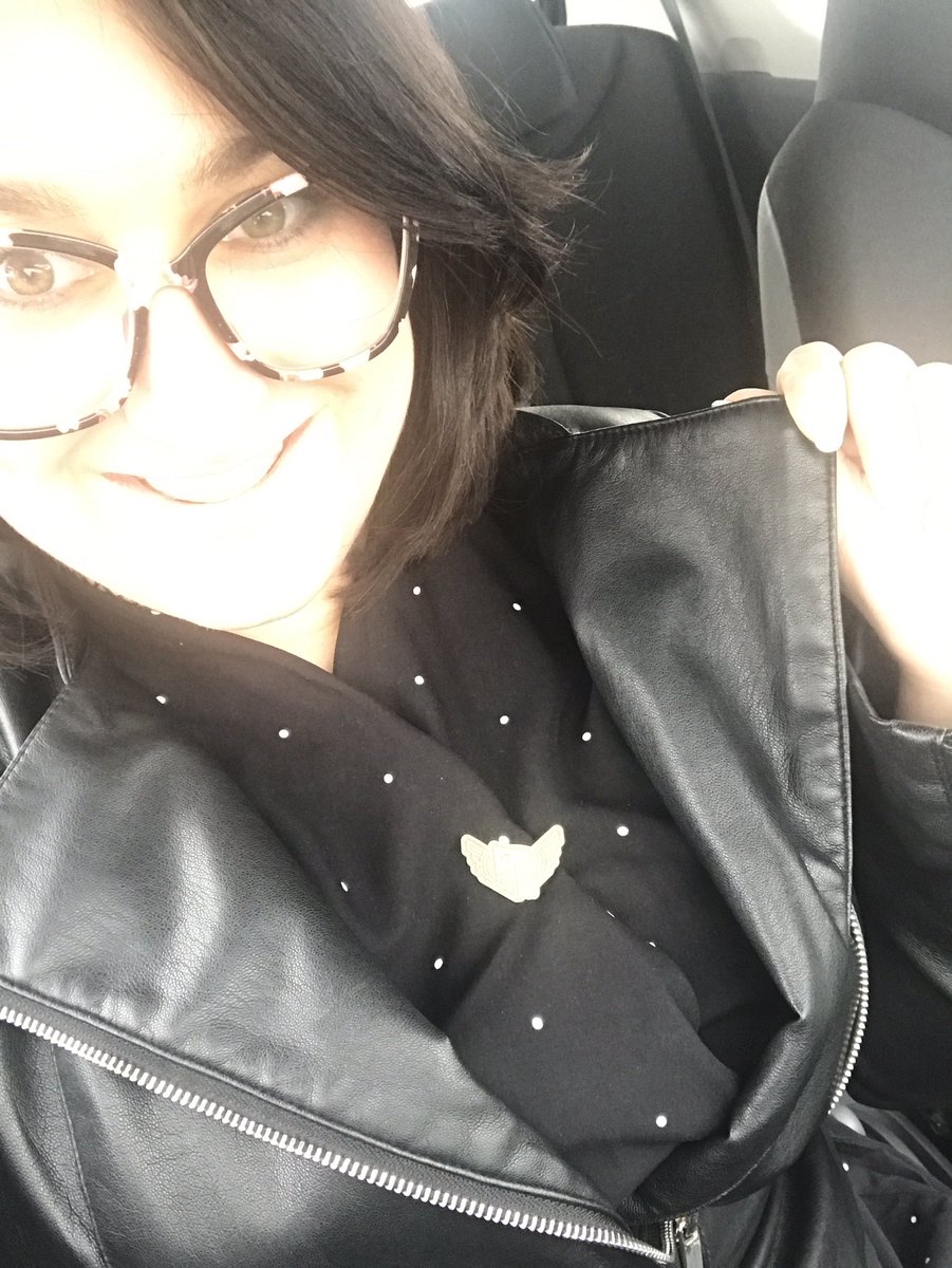RedRoxProjects's tweet image. TFW - When people say you&apos;re positively glowing... according to my phone cam &amp;amp; todays 💯🔥 on point lighting I am literally glowing! Showing off my #GitHubCampusExpert wings pin &amp;amp; feeling super excited about the community adventures I&apos;ve got coming up - BIG NEWS SOON 👀 ✨
