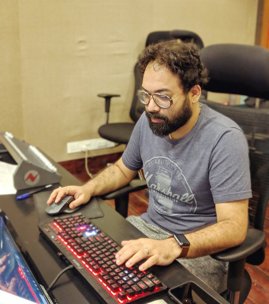 jam8studio's tweet photo. Audio editing in full swing with @subhadeepmitraa๐๏ธ๐๏ธ
#AudioEdit #SynthRoom #StudioScene #AudioMix #TeamJam8 https://t.co/3br69qese5