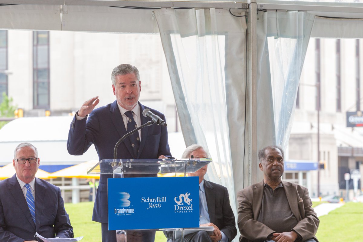 SchuylkillYards's tweet photo. #DrexelSquare's opening brought a lot of great people together—Drexel Univ. President John Fry, Mayor Jim Kenney, Councilwoman Jannie Blackwell, &amp; Walt McGill of the Construction Apprentice Preparatory Program. We're lucky to have such great partners supporting #SchuylkillYards. https://t.co/TMGlJtwFio