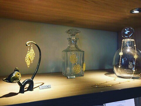Airdemalice's tweet photo. 「ISHIKAWASALON」- du 5 au 28 juin 2019 à WA SALON 9 rue treilhard paris 8

Quand les feuilles d'or de Kanazawa rencontrent la dentelle en un accessoire - des bijoux dorés en forme de dentelle

#wasalon #kanazawa #ishikawa #bijoux #artisanat #jewelry #artisan #or  #discover https://t.co/eCZUv9DGwN