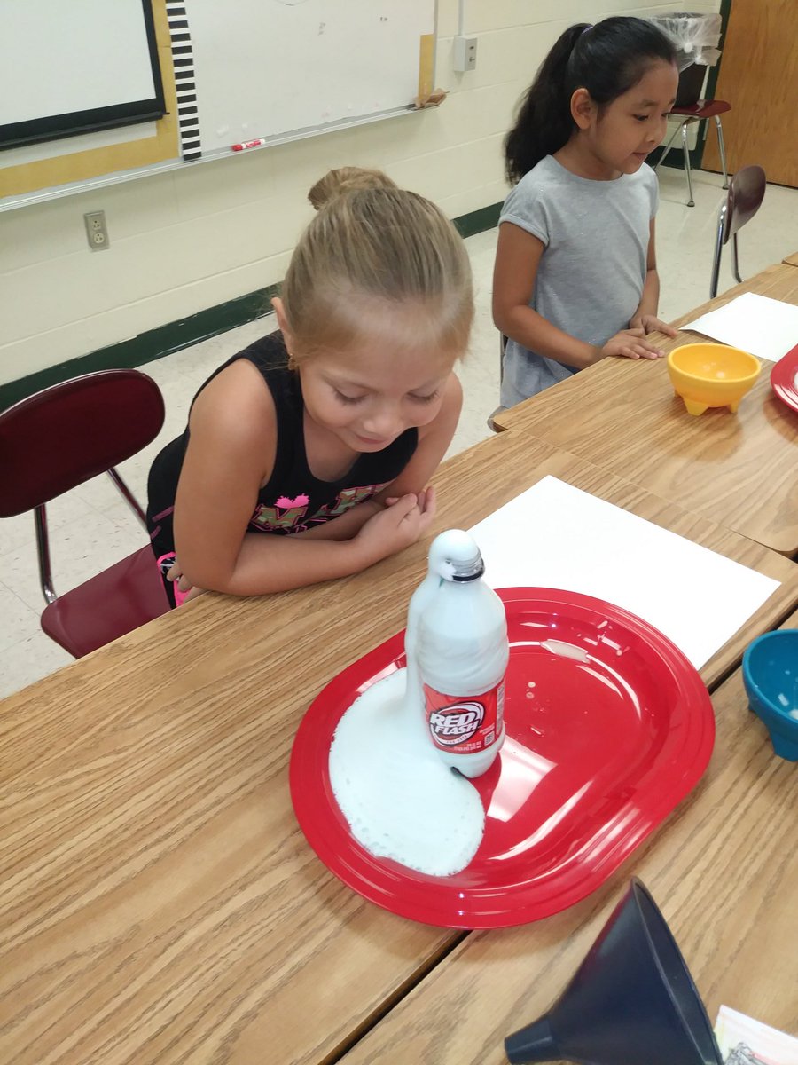 LES_ACE2018's tweet photo. The students made elelphant tooth paste today. #STEM #ACESummerEnrichment https://t.co/UKeFnwpQGf