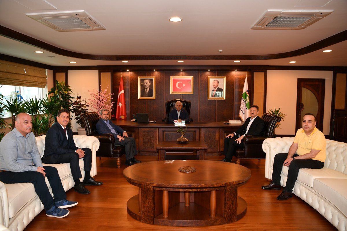 sykaraman's tweet photo. İBB Başkan Adayımız Sayın Binali Yıldırım ile birlikte Bahçelievler Belediye Başkanımız @DrHakanBahadir ‘ a hayırlı olsun ziyaretinde bulunduk. https://t.co/v65rmxQSgd