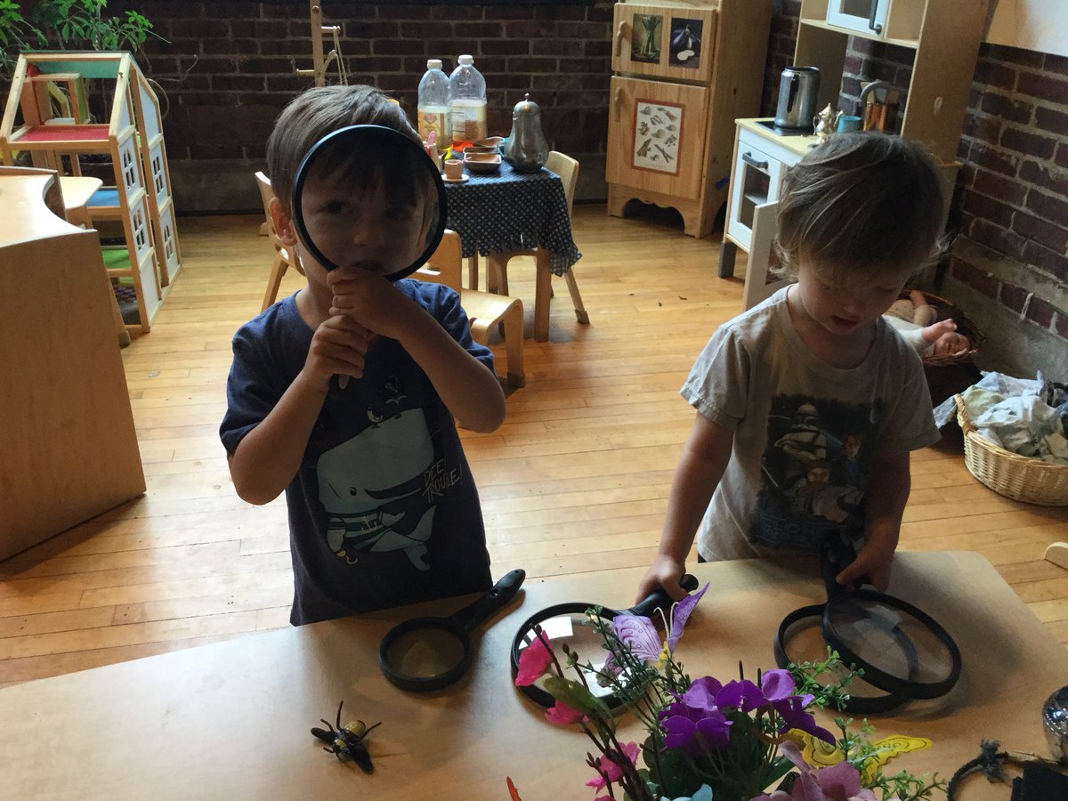 VoyagersToddler's tweet photo. Orin and Opal look through their looking glass for a closer look at the world #VoyagersCuriosity #VoyagersFun #VoyagersToddlers https://t.co/Ywo46yuNVx