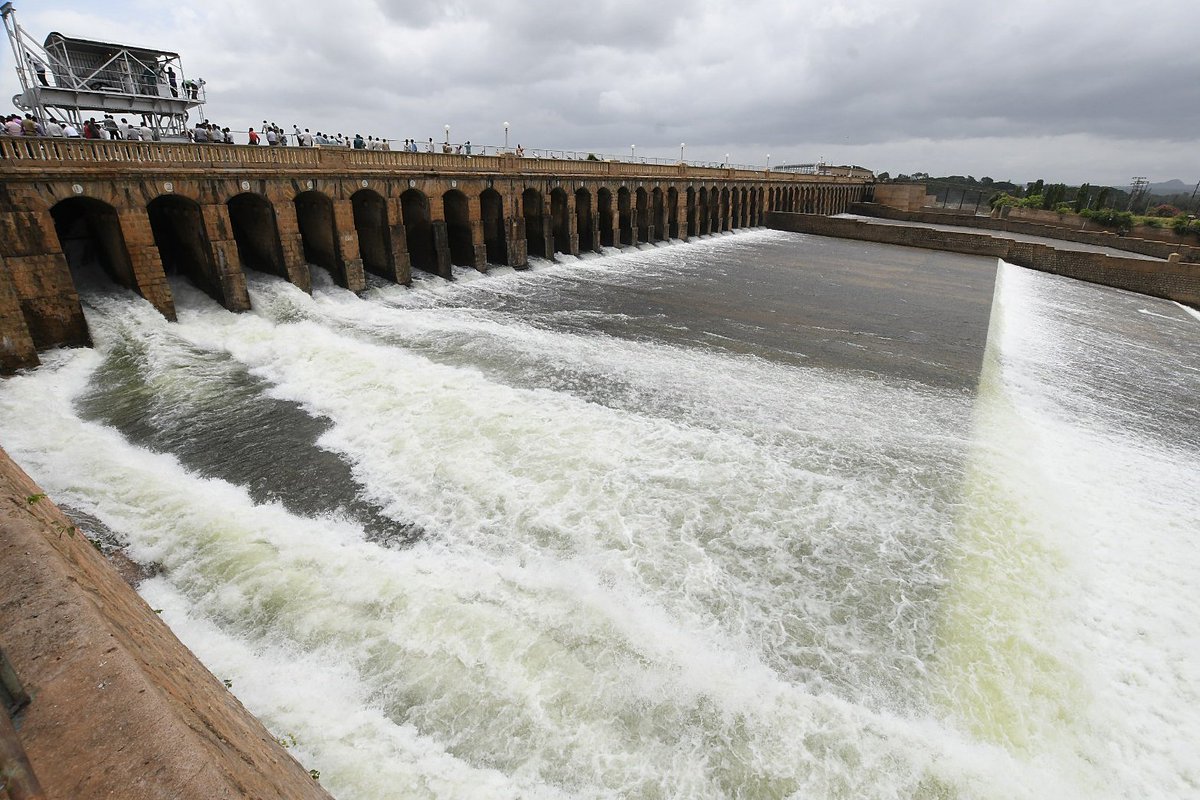 WeForNews's tweet image. The #TamilNadu government on June 11 asked the central government to sanction Rs 5,398 crore for execution of various #drinkingwaterprojects in the state.

Photo: IANS