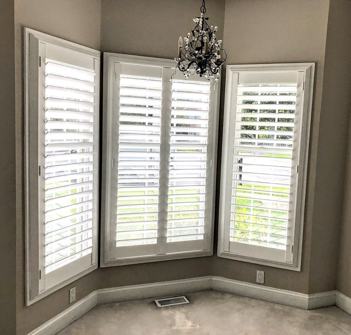 Could this have turned out any better!?! Thank you to my 1601 store for the lead 😍
@SASM1601 @HomeDepot @RockwoodShutter 
#TuesdayThoughts #shopathome #homedepot #WeAreTheMidAtlantic #makeyourhomebeautiful #OBSESSED #rockwoodshutters #TuesdayMotivation #homedecor #windowstyles