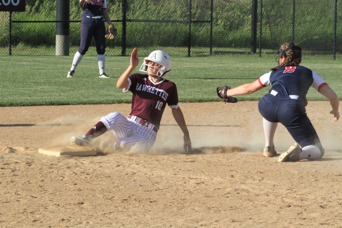 . <a href="/AnkenySoftball/">Ankeny Hawkette Softball</a> salvages split as Jacobsen tosses 4-hitter: ankenyfanatic.com/2019/06/11/jac…