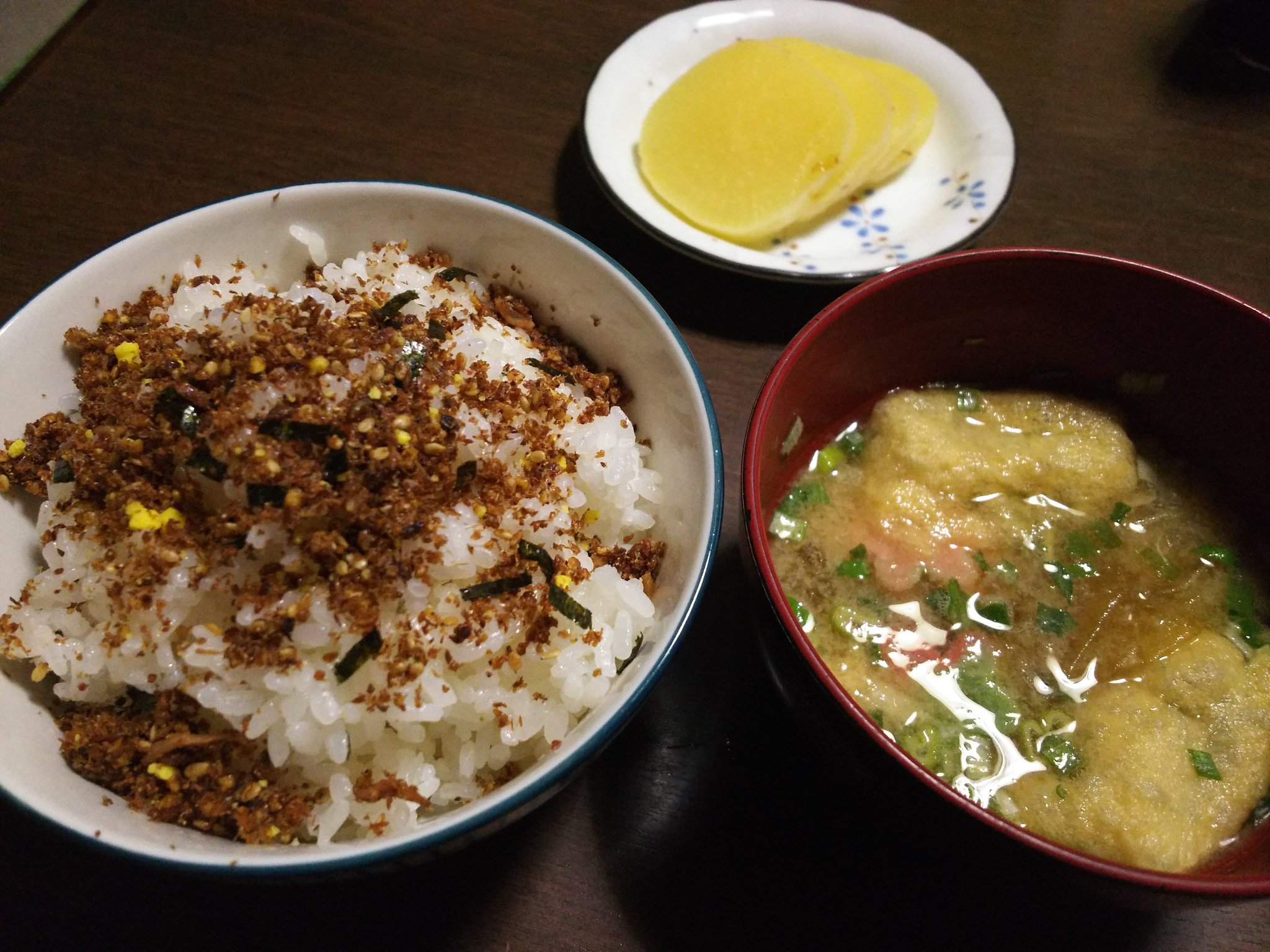 ミィ Sur Twitter 加賀麩の味噌汁 加賀みそ と日本橋ふりかけの其の一 おゆはんに早速いただきました お高いお味がする 語彙力 それぞれ三種類の味があるのでまた後日食べ比べしたいと思いまする 個人的に日本橋ふりかけ其の三の天丼風が気になるのぜ 艦