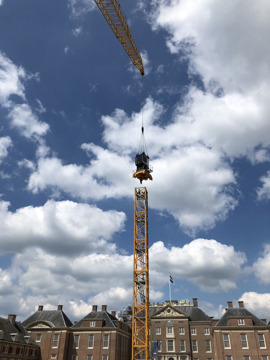 Mijn kantoor wordt geplaatst bij mooie wolkenhemel.@BAMbouwtechniek @paleishetloo <a href="/bammaterieel/">bammaterieel</a>