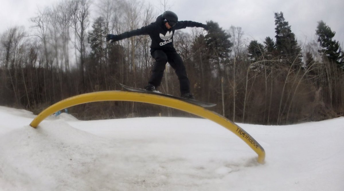 simonjburgess_'s tweet photo. Faced a lot of fears this winter... looking forward to doing more of this in New Zealand 

#themilkrun #snowboarder #tigerridgeterrainpark #faceyourfears #terrainpark #anonoptics #bataleonboss #rainbowrail https://t.co/ms0nyeUvwa