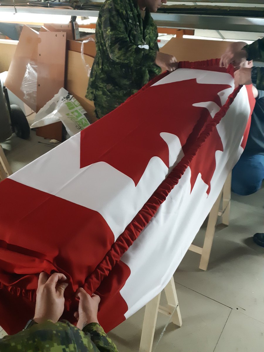 S_Lockyer's tweet image. #DYK, @CanadianForces soldiers from the BC Regiment were on hand to dress Pte Newburn&apos;s casket this afternoon. #FWW #Hill70 #WeRemember