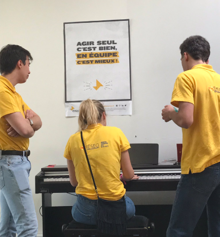 CandidatsIeseg's tweet photo. #AdmissionsParallèles : Retour en images sur les #OrauxIESEG 2019 ! 👔 Rendez-vous le 13 juin pour les résultats d’admission ! 🎉 https://t.co/Lc4ssmoisQ