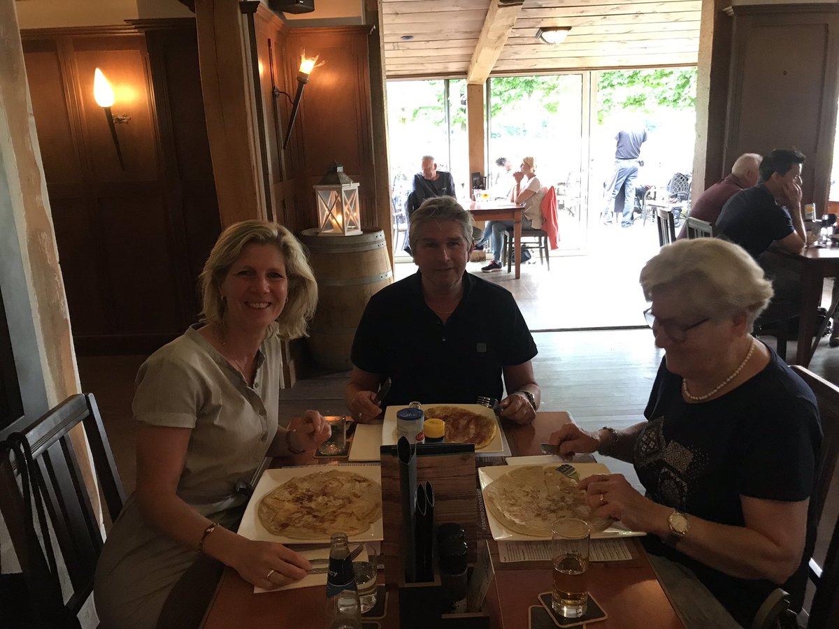 Zo af en toe een dagje met moeder op stap.. en dan belanden in Spier om een pannenkoek te gaan eten.