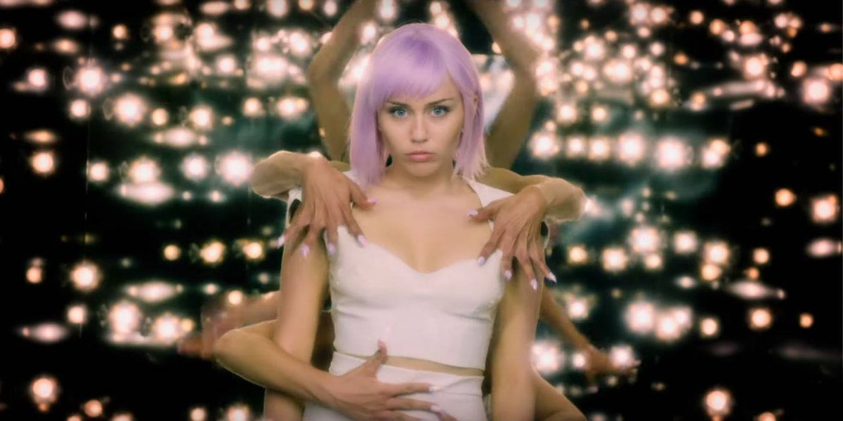 Est-ce le destin des grandes séries ? Après #GameofThrones, voilà #BlackMirror qui nous lâche. Avec quoi va-t-on résister au futur totalement fucked up qui nous attend ?
bit.do/eUKSa