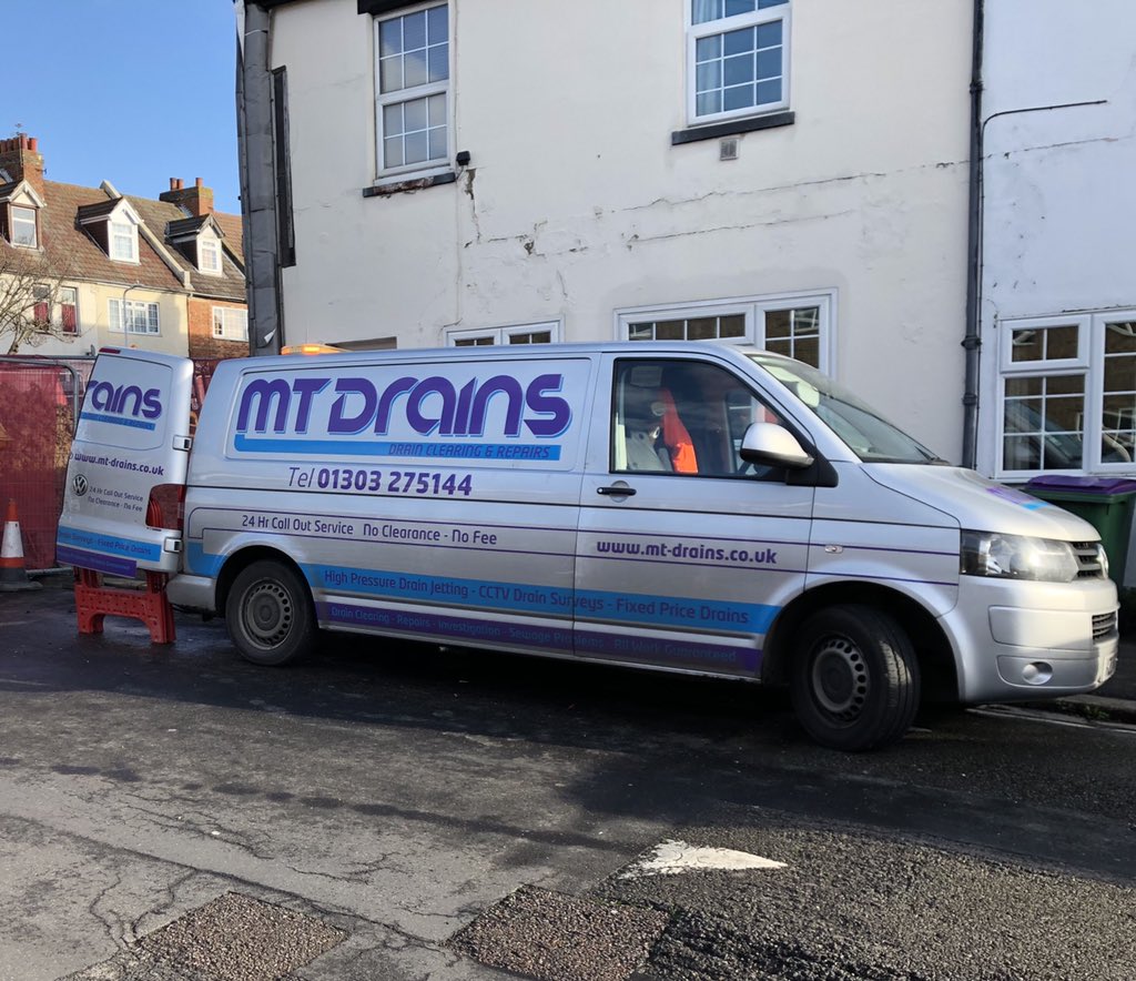 Call from a landlord as tenant reported a blocked over flowing gully. 
Cleared gully & removed lots of tile grout.
#blockedgully #overflowinggully #gully #blockage #drainage #hpwj #rioned #tilegrout #dover #mtdrains