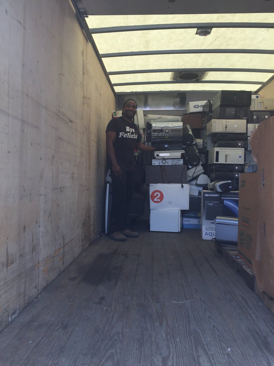 GroundWorkgroup's tweet image. RECYCLING DRIVE TOMORROW:
Wednesday, June 12th, 11-1pm
Maple Grove UMC, 7 W Henderson Rd

Don&apos;t miss our Electronics Recycling drive! Help keep electronics out of the landfill, keep your storage closet clean, and support some worthy causes.

Details: ow.ly/ZlAh50ulyXg