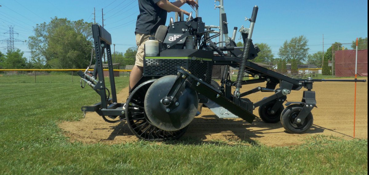 ABISportsTurf's tweet photo. #TurfTip Maintain your edges throughout the year. Walk-behind edging equipment or the ABI Force Edger keep transitions looking crisp and playing safe! #ABIForce #PracticePrecision #SafeAndPlayable #EdgeWork https://t.co/d7ewtQgKCL