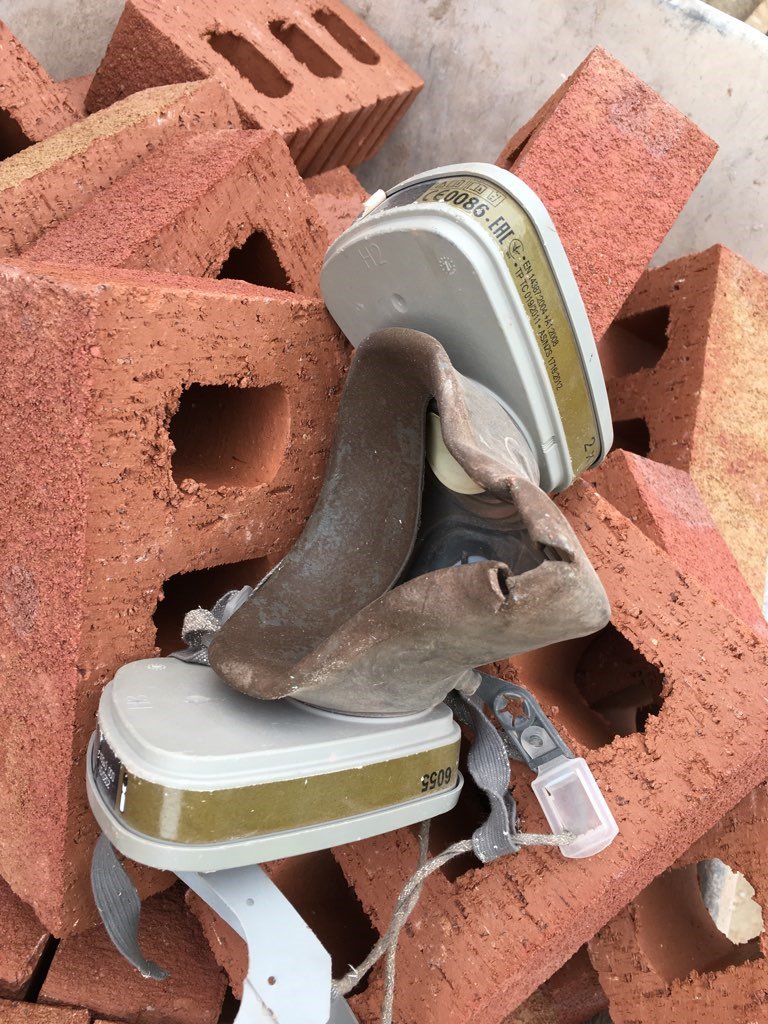 Don't be like this builder and get caught out with poorly maintained RPE. Be sure you're ready for our visit and using the right controls by reading our guidance -> bit.ly/2Mt1zrV #Dustbuster #WorkRight