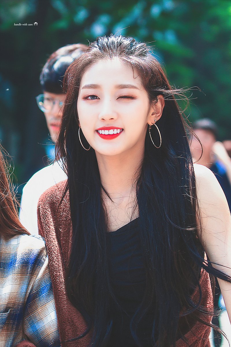 FragileLVLZ's tweet photo. 190524 뮤직뱅크 중출
#Lovelyz #Yein #러블리즈 #예인 #정예인 https://t.co/fBARo8BCF9