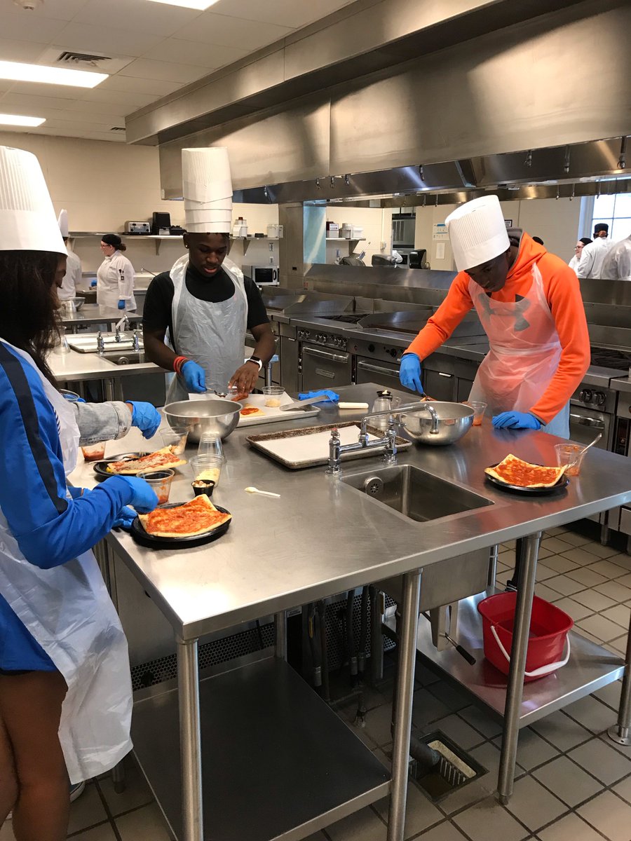 Our @GEARUPBham Littles had a great time learning from the wonderful Chef Moore at @jeffstate. They donned their chef hats and made unique salad dressings, their own flatbread pizzas, and decorated desserts. We see some chefs in our future! #GEARUPBHAM #IgnitingPotential