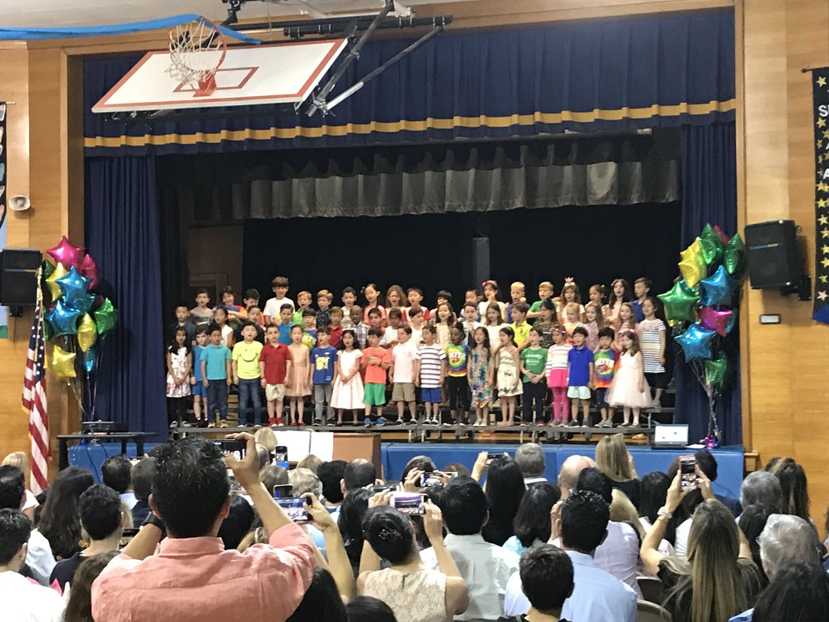 TenaflySmith's tweet photo. Congratulations to our Kindergarten students and their amazing teachers! https://t.co/iv93ckcQQs