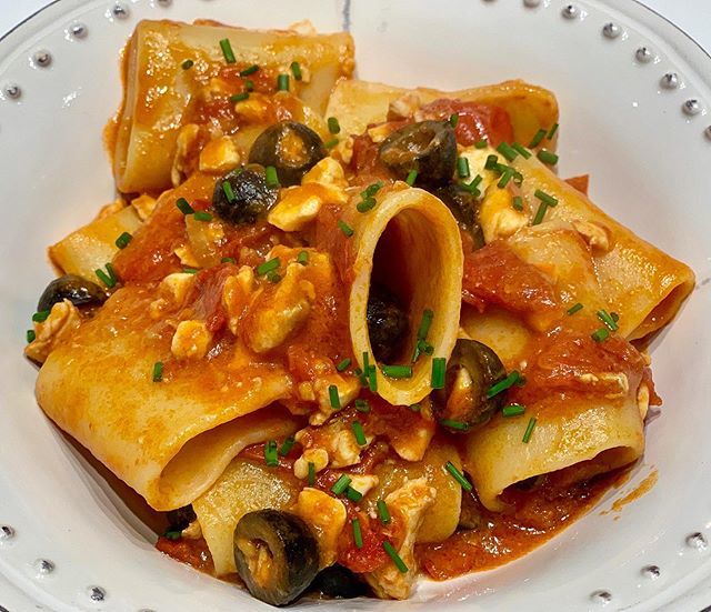 Mancyo's tweet image. In questi giorni sono stato un po’ incasinato con il lavoro e sono veramente distrutto 🤯, quindi vi propongo un piatto che era andato nel dimenticatoio 😂...
Paccheri #benedettocavalieri by @atmosfera_italiana con sugo di orata e olive nere.

#paccher… bit.ly/2X4EKyO