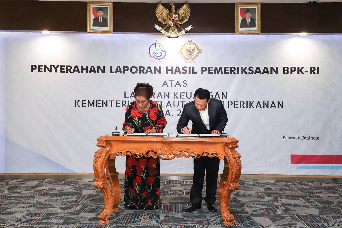 kkpgoid's tweet photo. #KabarKKP

Kementerian Kelautan dan Perikanan raih opini Wajar Tanpa Pengecualian (WTP) dari BPK-RI atas hasil pemeriksaan laporan keuangan @kkpgoid tahun 2018. Opini tersebut disampaikan langsung oleh Anggota IV @bpkri Rizal Djalil, hari ini (11/6). https://t.co/VueoEAzx8F