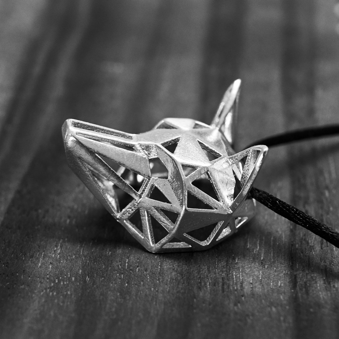 These Limited Edition Fox Pendents are flying fast! You can still pre-order yours in brilliant bronze or stunning silver as pictured here. 

wintercroft.com/collections/li…

#Wintercroft #LimitedEdition #FoxPendant #FoxMask #Jewellery #FreeShipping #Boutique #HandFinished #Bronze #Silver