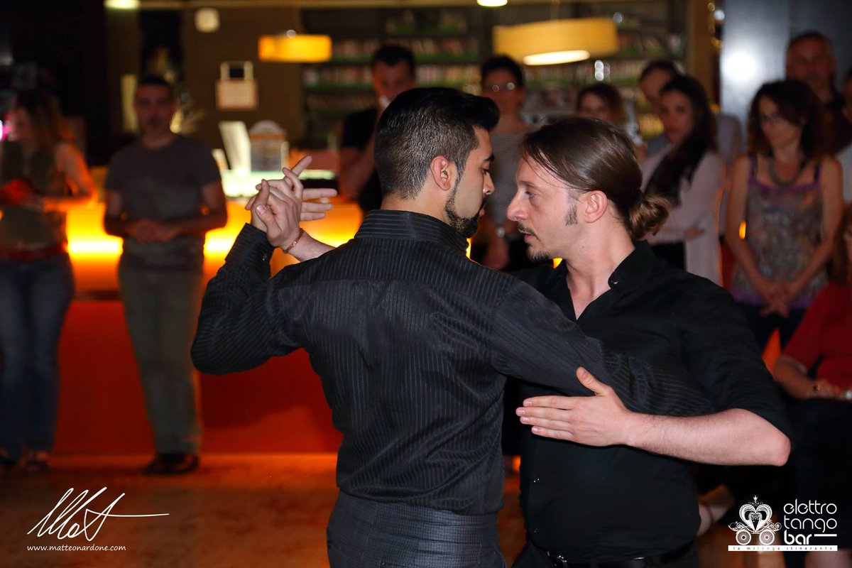 elettrotangobar's tweet photo. Due maestri per la "pratica" di Tango, stasera al @Caff_Letterario #Roma!
***Fernando Carrasco &amp; Walter Venturini***

#milongas #Dance #tango #roma #faitango #ballatango #romatoday
https://t.co/q0Foe2zjsh https://t.co/kofjdJrn3v